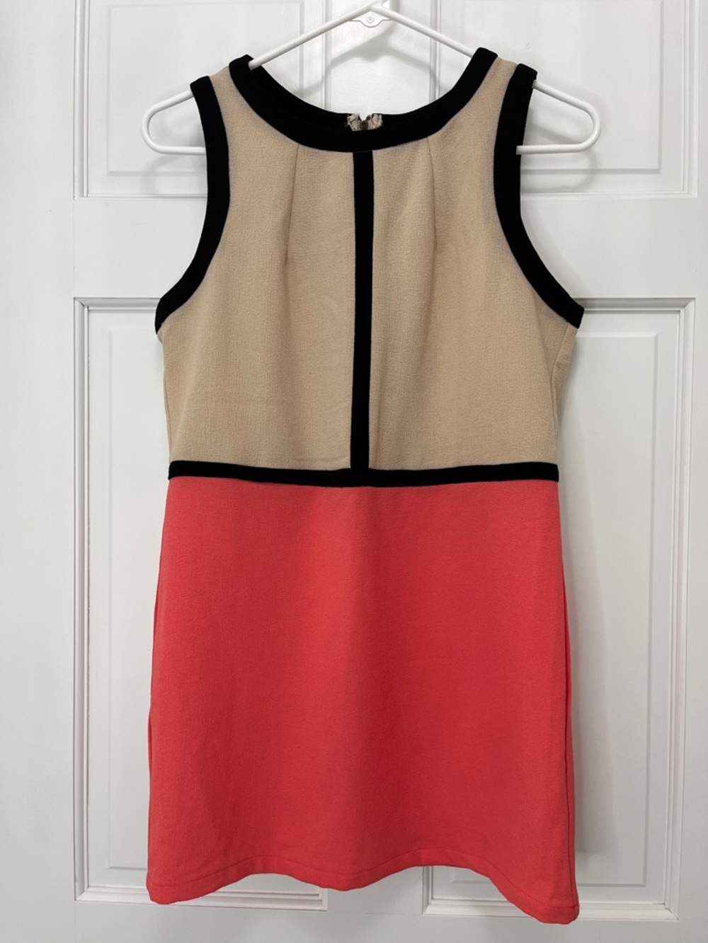 XTAREN Colorblock Sleevless Mod Shift Mini Dress Coral Beige Black Size Medium